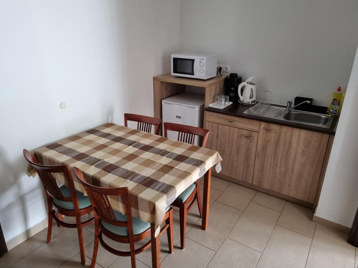 Ádám Apartmanház Siófok Exterior foto