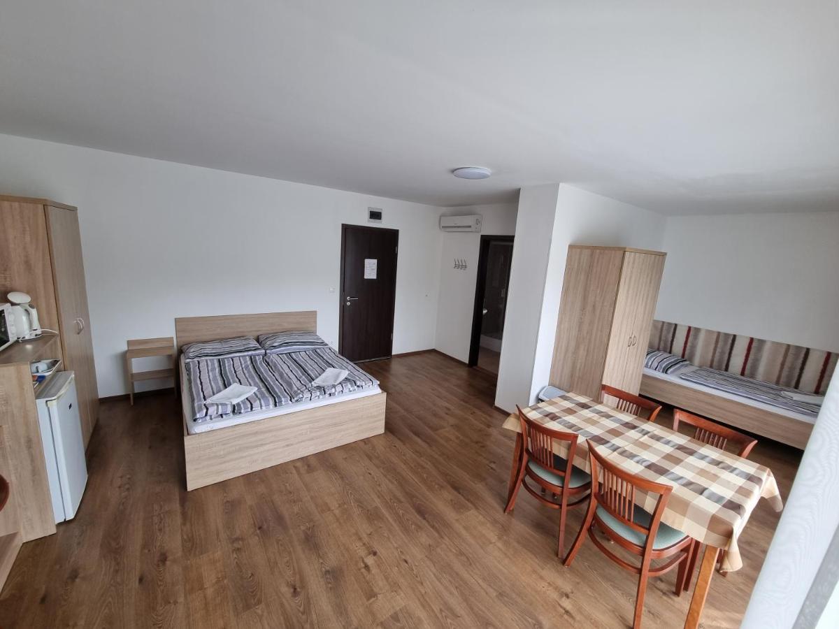 Ádám Apartmanház Siófok Quarto foto
