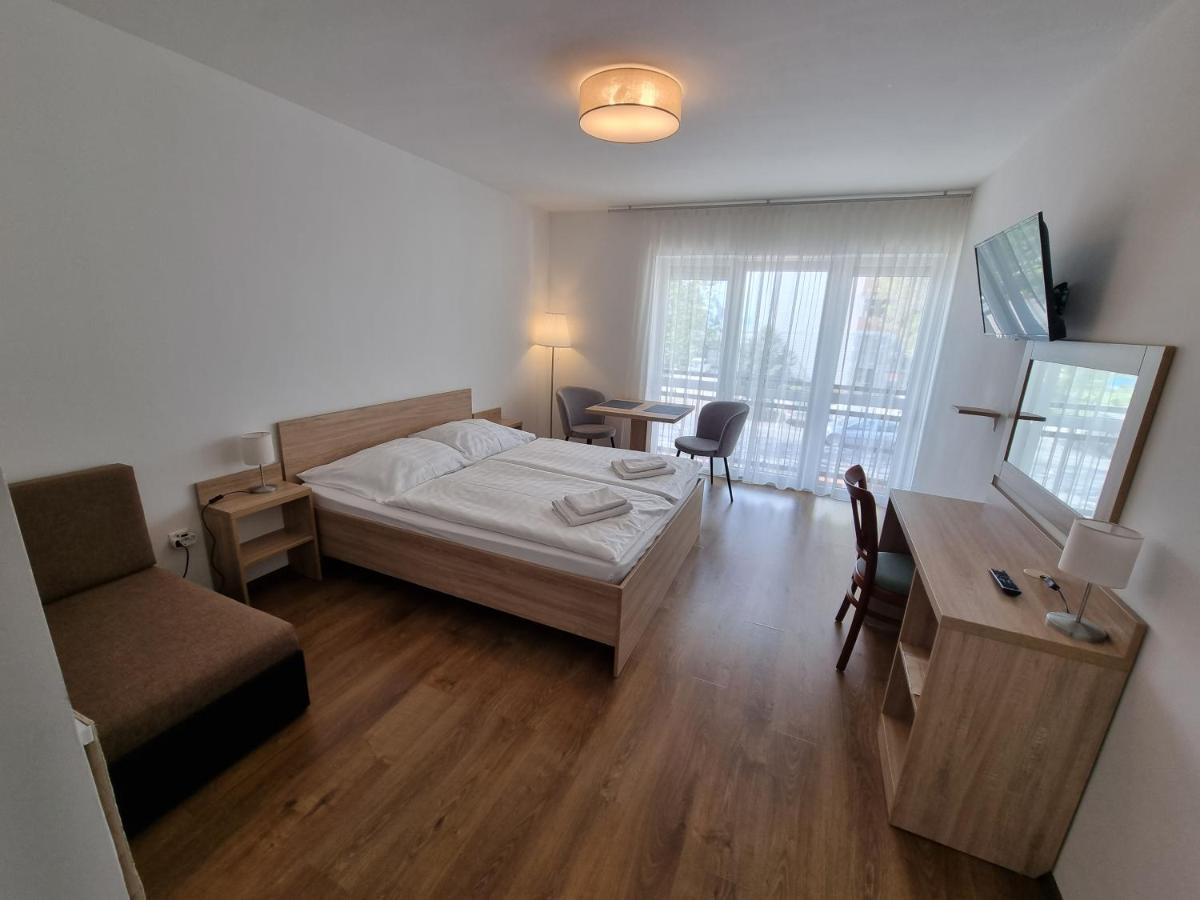 Ádám Apartmanház Siófok Exterior foto
